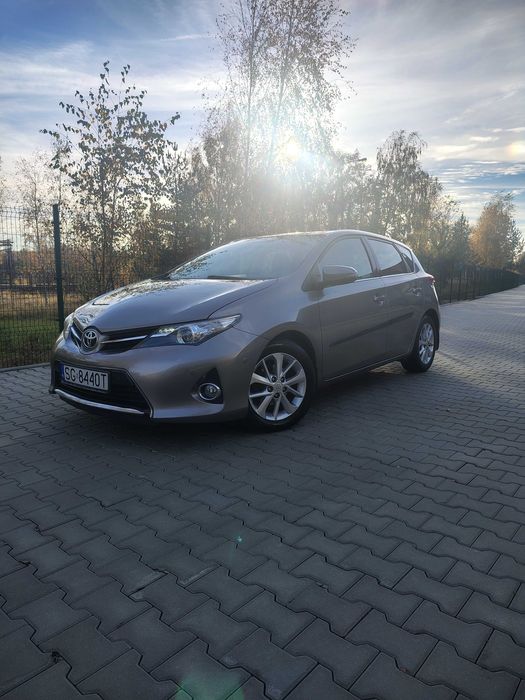 Toyota Auris salon polska niski przebieg