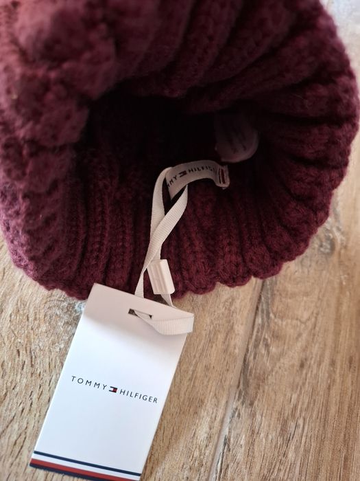 Czapka damska bordo bordowa z pomponem zimowa Tommy Hilfiger