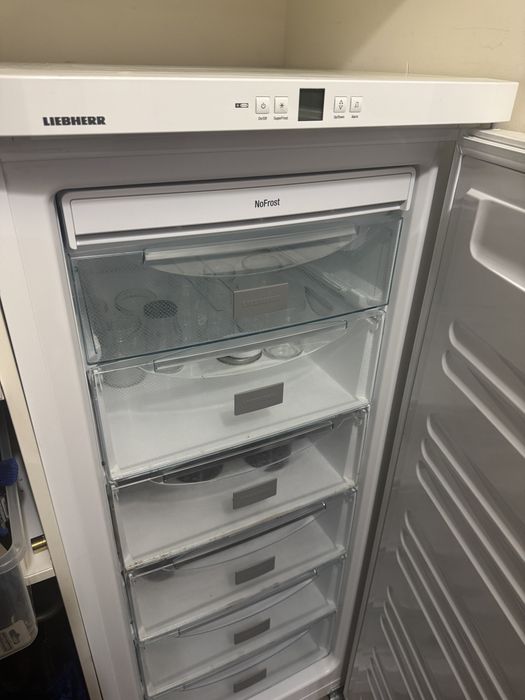 Морозильна камера LIEBHERR GN 2323