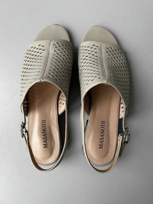 Босоніжки зі шкіри кольору тауп