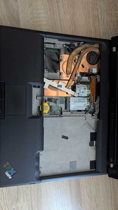 Ноутбук Lenovo  IBM Thinkpad R60 (bios або на запчастини)