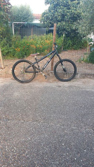 Dirt jump em bom estado