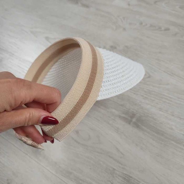 Daszek przeciwsłoneczny biały