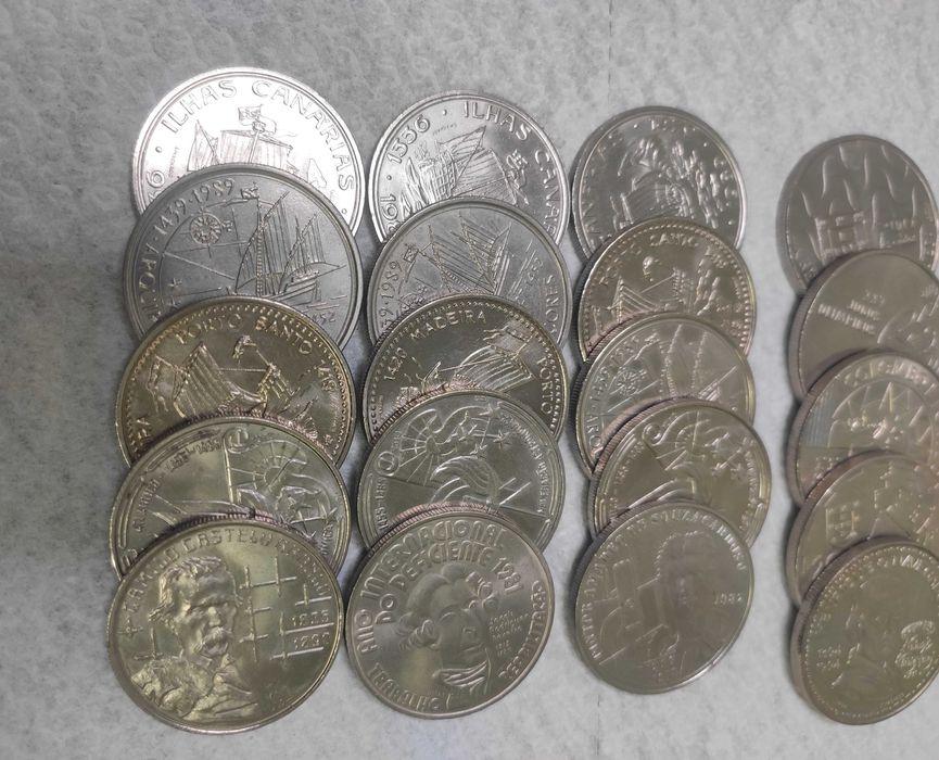 Conjunto 30 moedas 15x 100$ + 15x 200$ Comemorativas