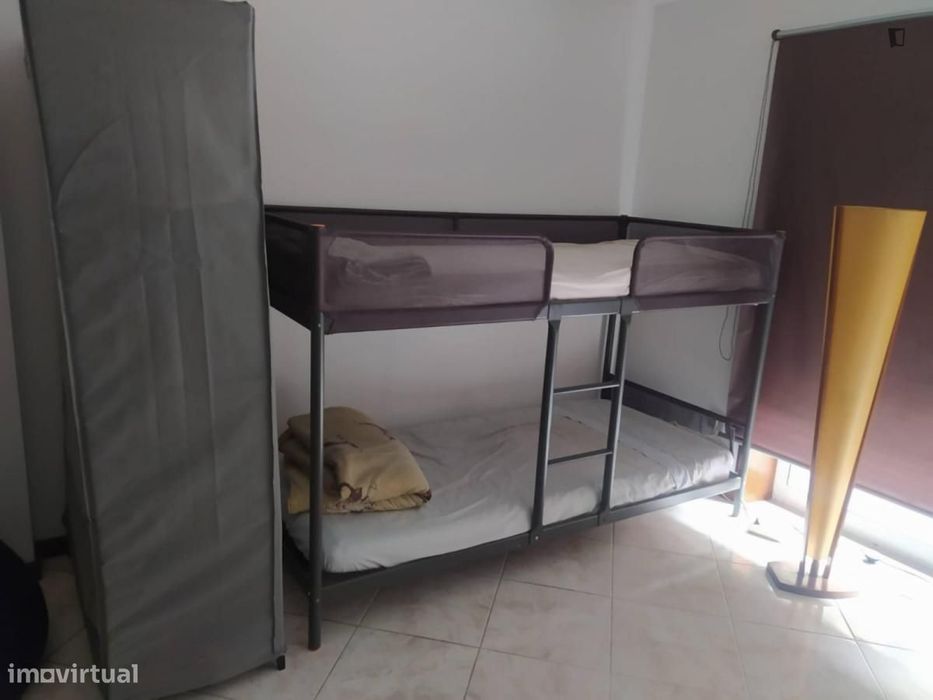 Quarto - localizado em Guimaraes