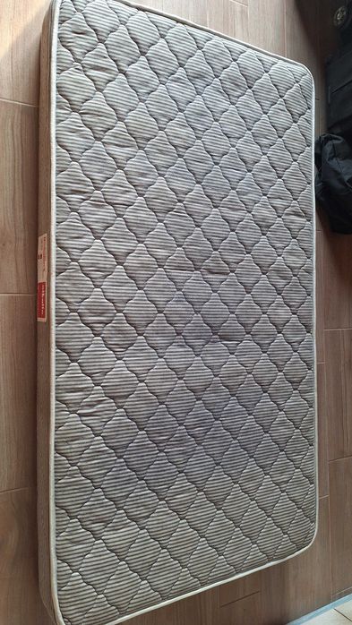 Colchão Pikolin Normablock 190 x 105, em bom estado, sem manchas