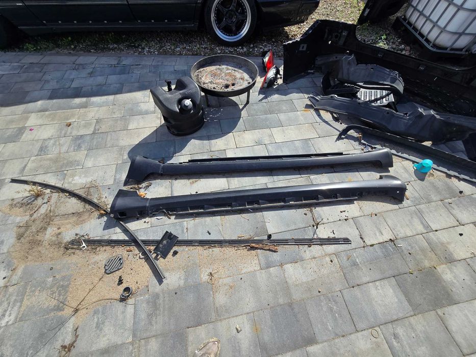 drzwi lewy tył progi s line  a4 b7 fotele sportowe listwy drzwi