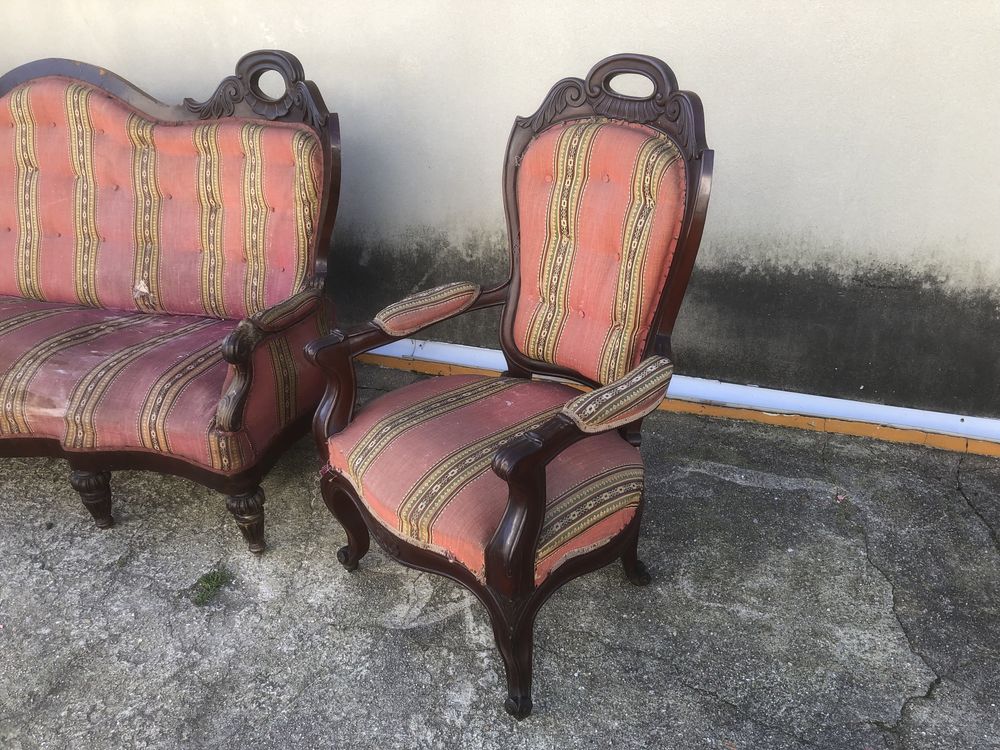 Imponente terno de canapé e 2 poltronas , sec XIX em vinhático