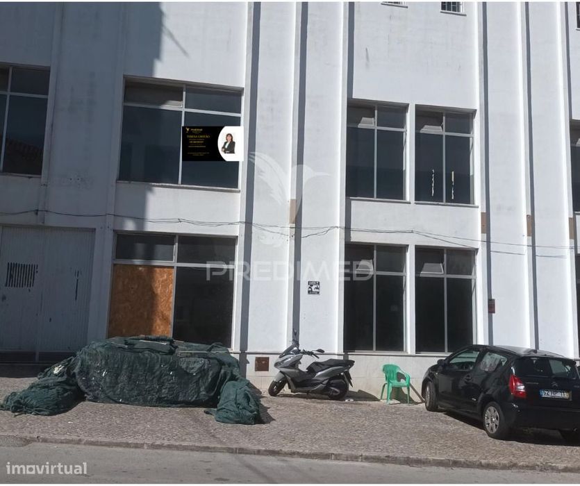 Armazém zona central na Cruz de Pau