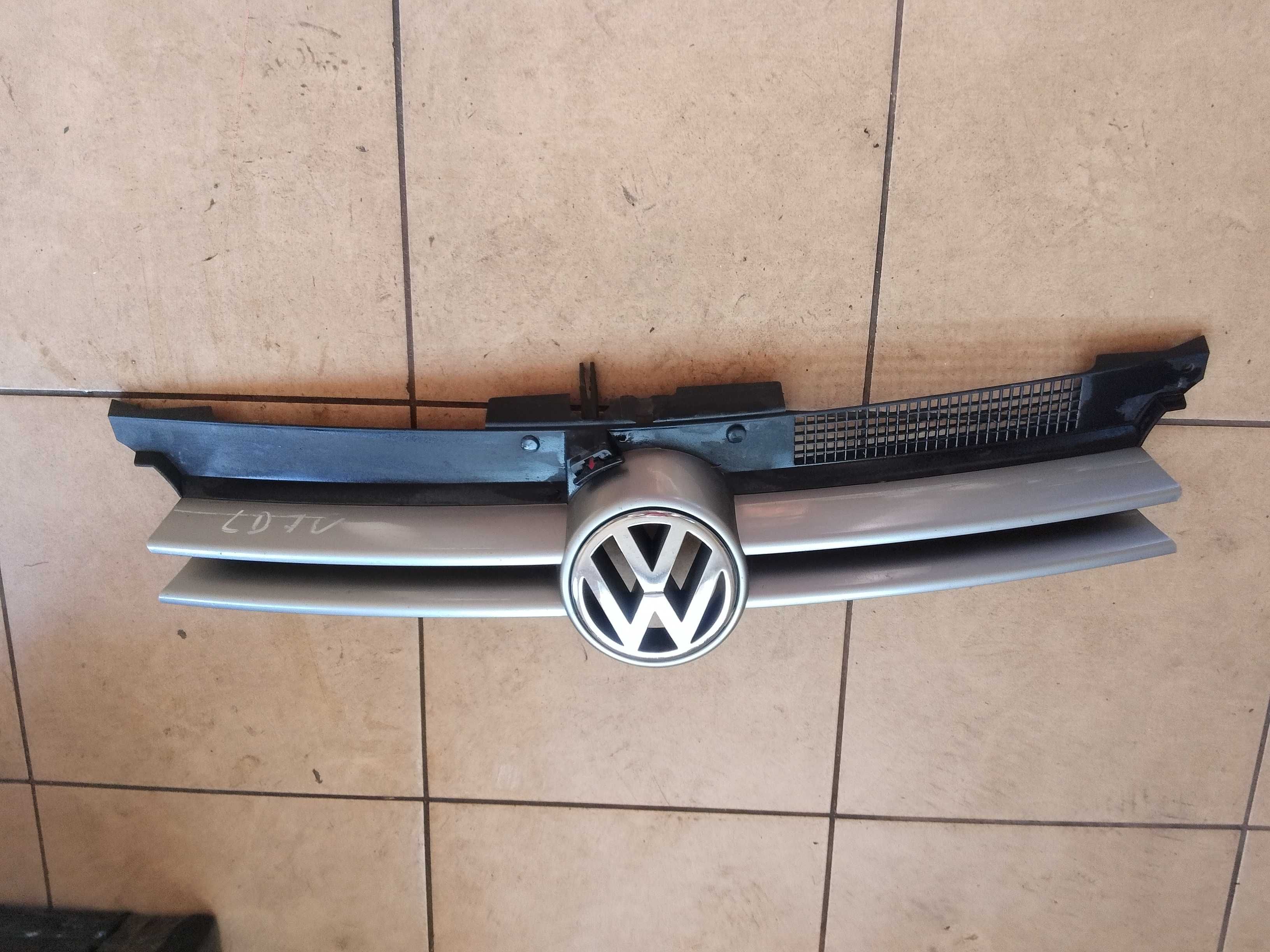 VW GOLF 4 grill atrapa LD7V
