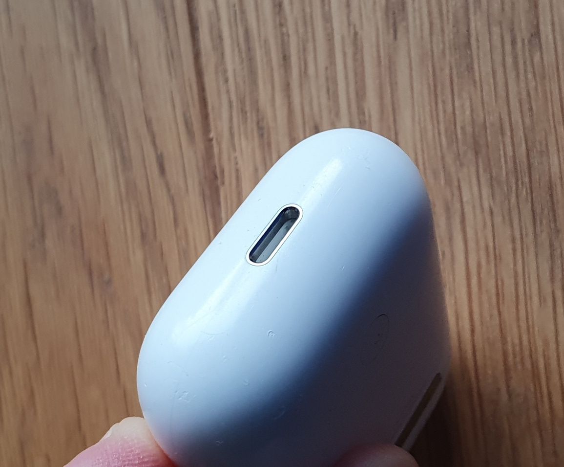 Apple AirPods Gen 2 A1602 (EMC2862) ładowarka case  etui ładujące
do n