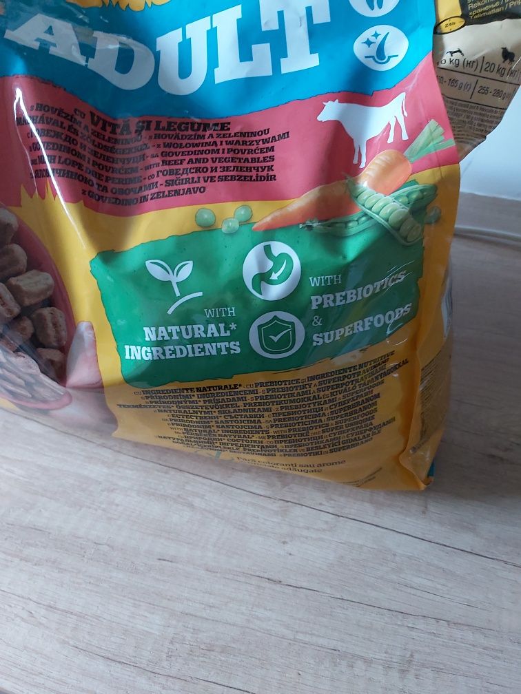 Sucha i mokra karma dla psa Winston