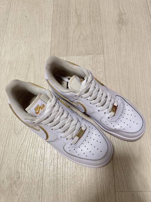 Nike air force white 40р жіночі білі кросівки найк