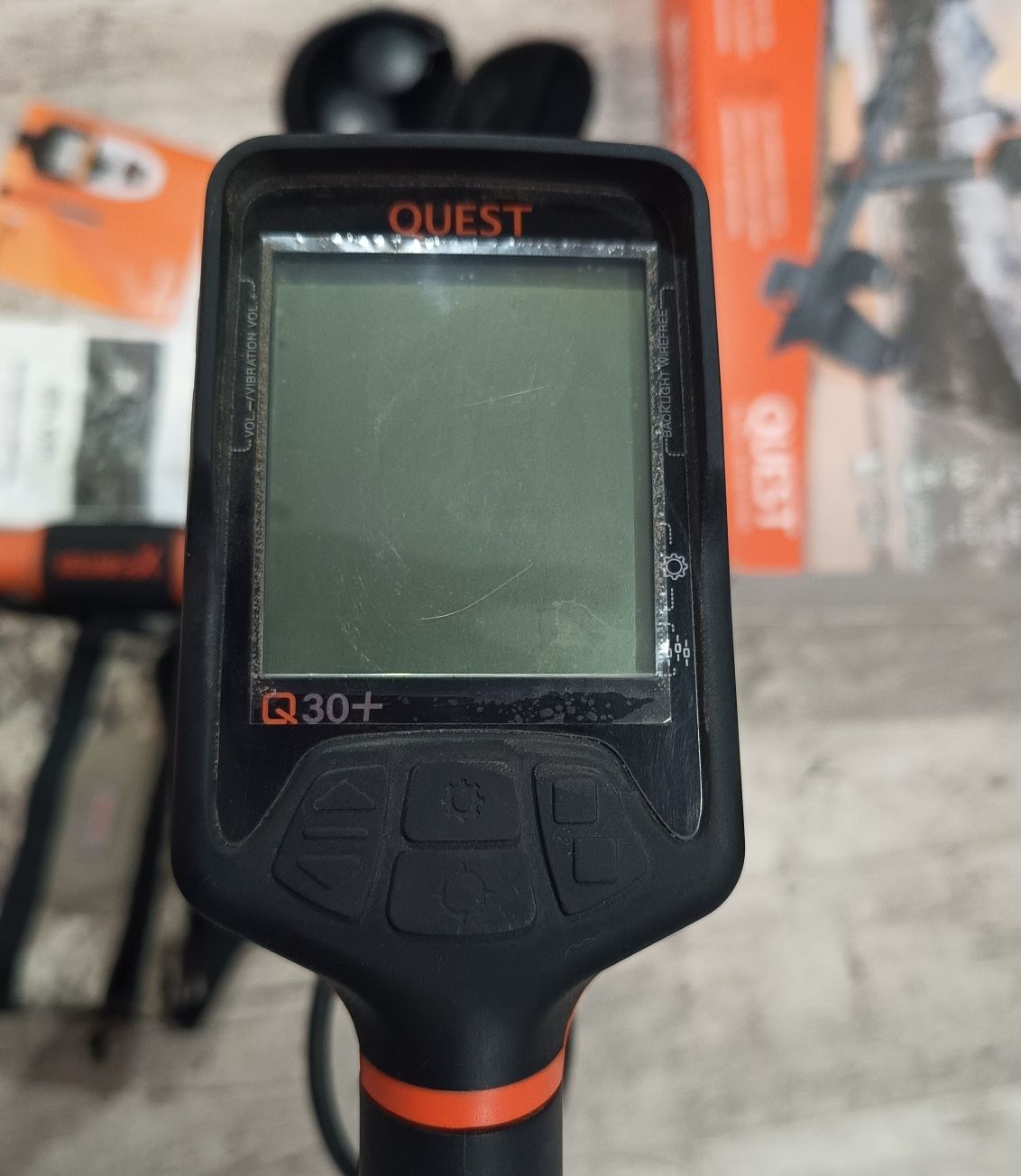 Wykrywacz detektor metali Quest q30+ stan bardzo dobry