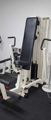 Technogym isotonic maszyna na klatke chest press silownia sztabki stos