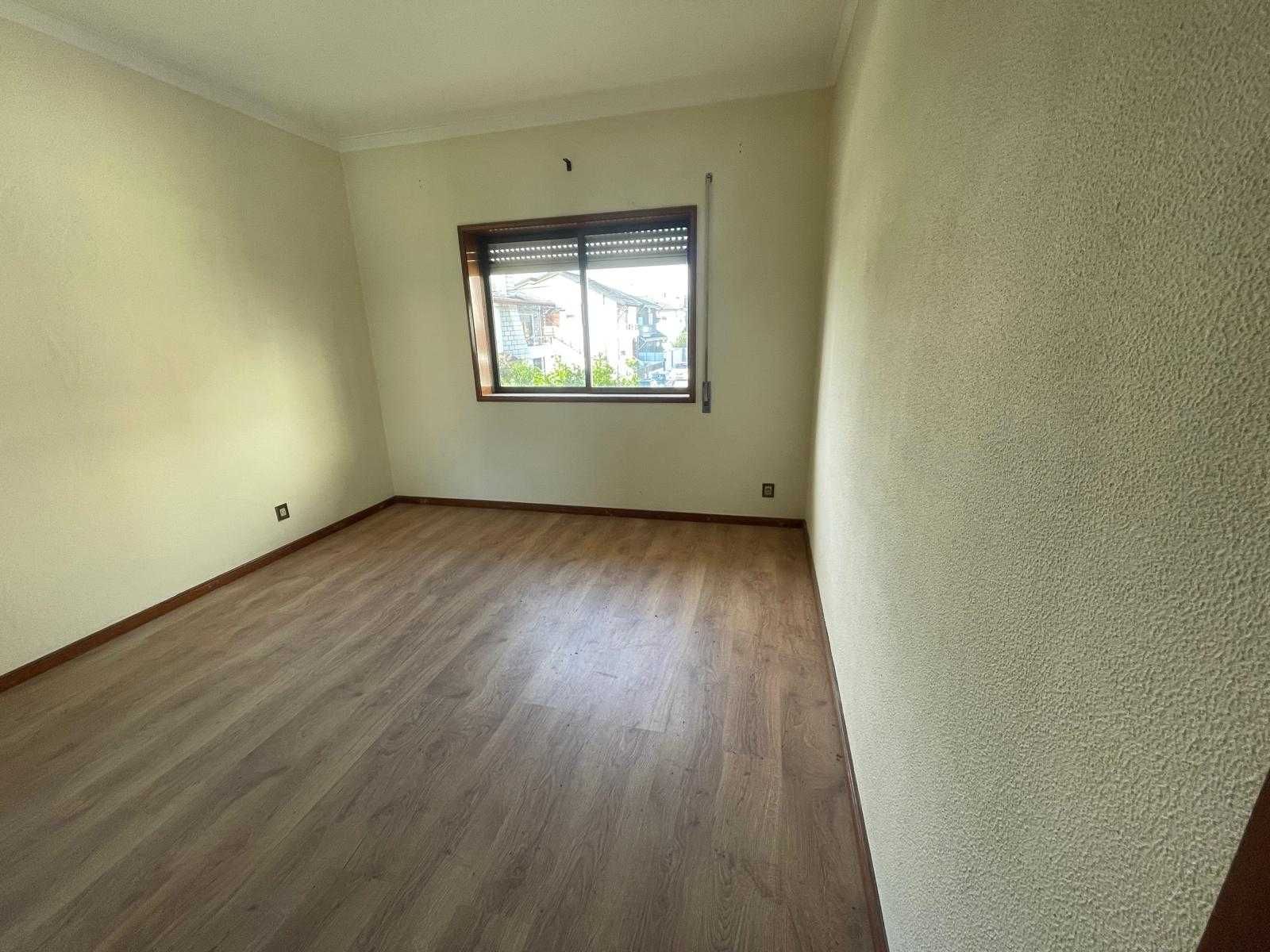 Andar Moradia T2+1 com anexo, Rés do Chão, em Baguim do Monte