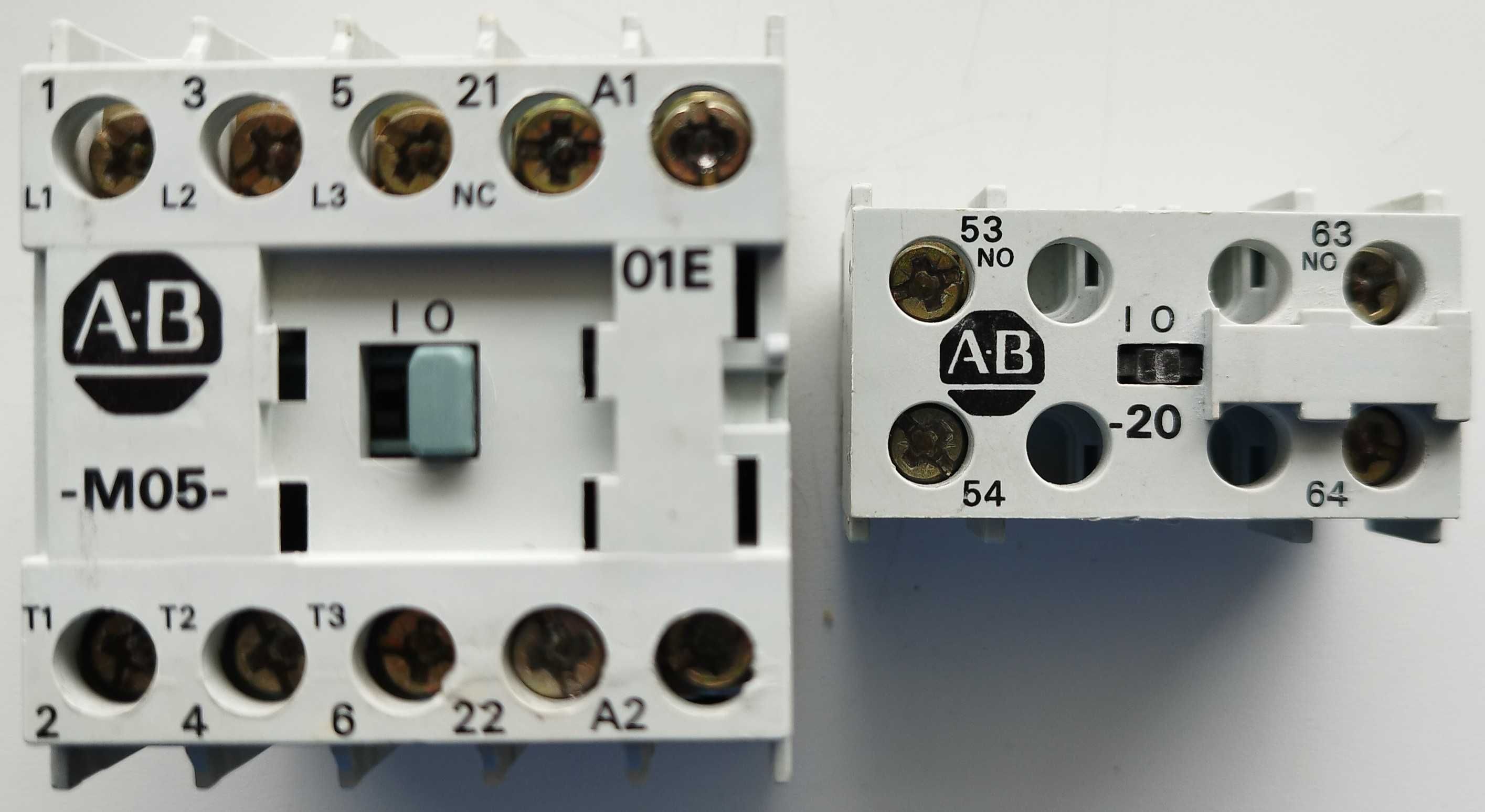 Stycznik AB ALLEN-BRADLEY 100-MO5N*31 + styk pomocniczy