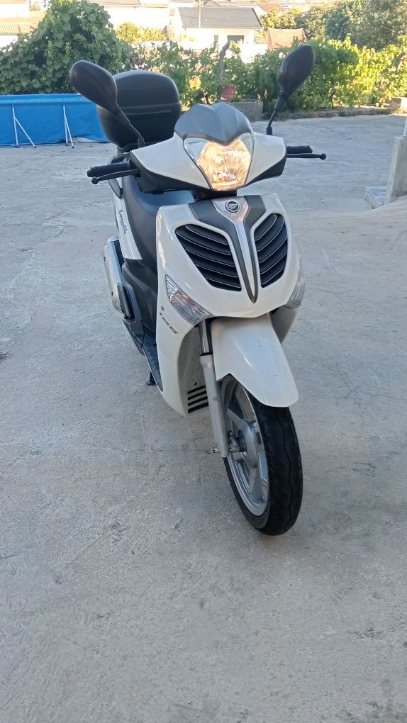 Mota 125cc igual a nova