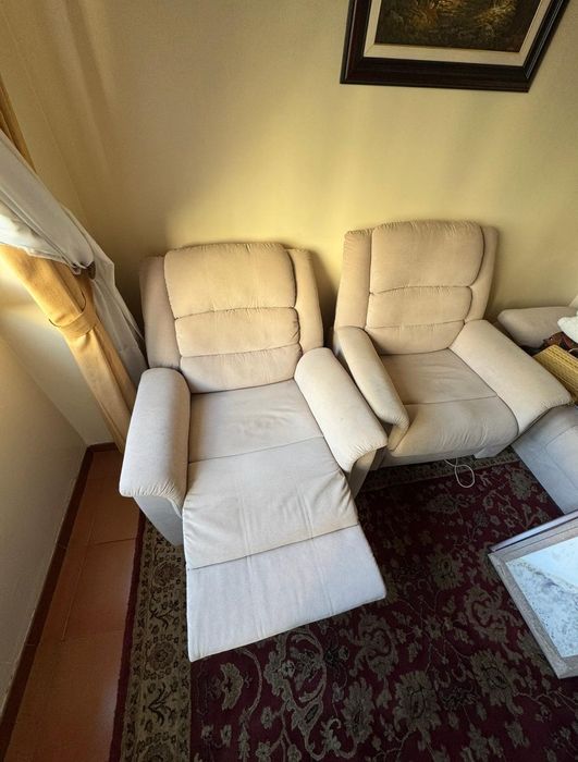 Conjunto de 3 sofás,  2 individuais e outro de 3 lugares