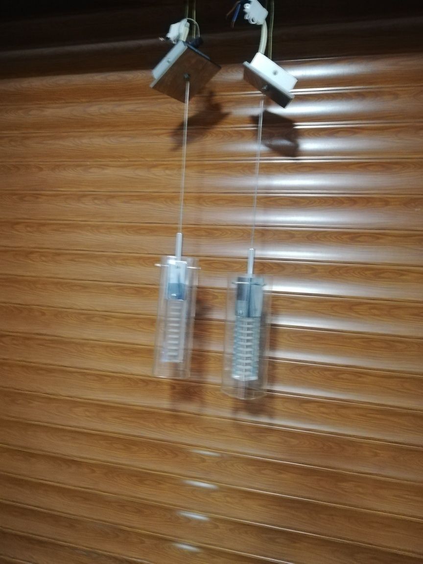 Lampy wiszące szklane.