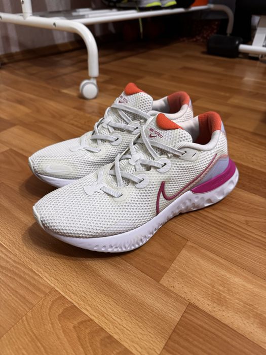 Кросівки Nike Renew Run Ember 39р