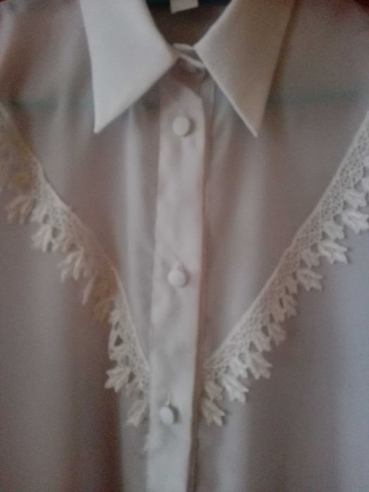 Nowa - biała z efektowną aplikacją, sztuczny jedwab, L/XL