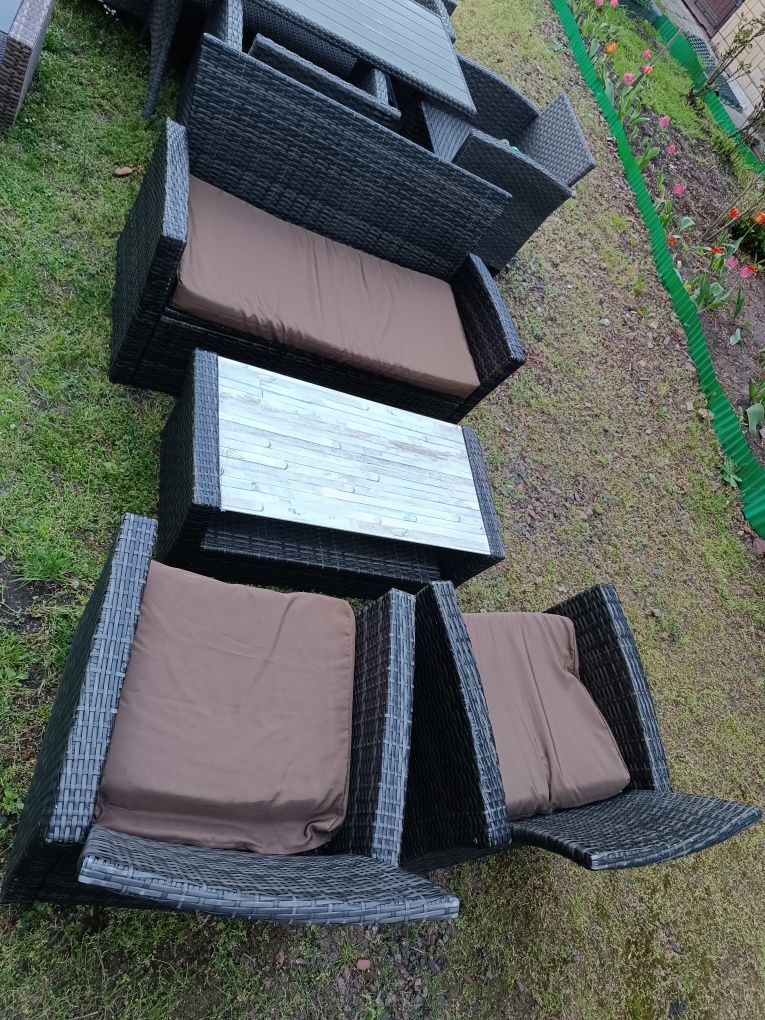 Zestaw mebli ogrodowych rattanowych  sofa dwa fotele i stolik