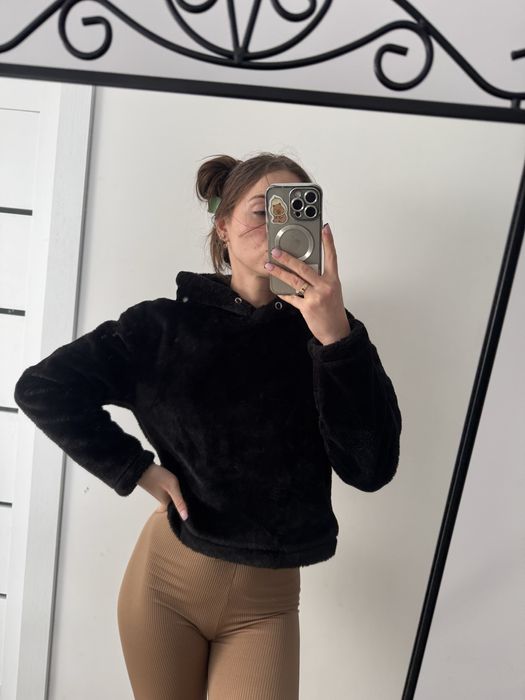 Bluza grubsza welurowa ciepła krótka z kapturem