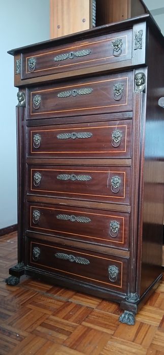 Cómoda  estilo império