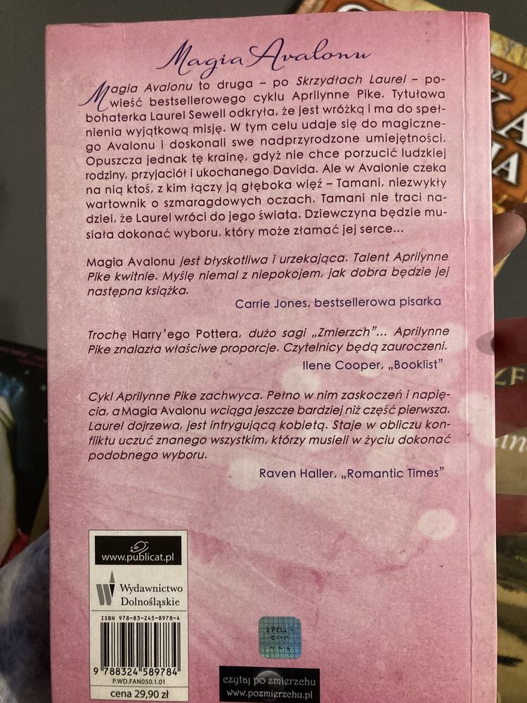 Książki  „Magia Avalonu” i „Skrzydła Laurel”