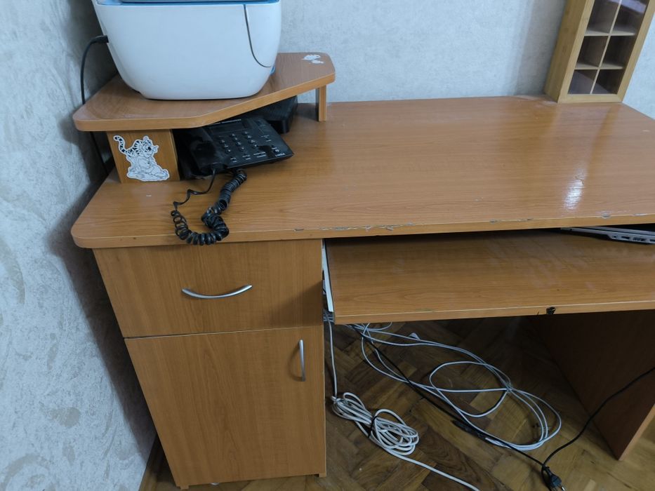 Szafka pod telewizor z witryną i biurko