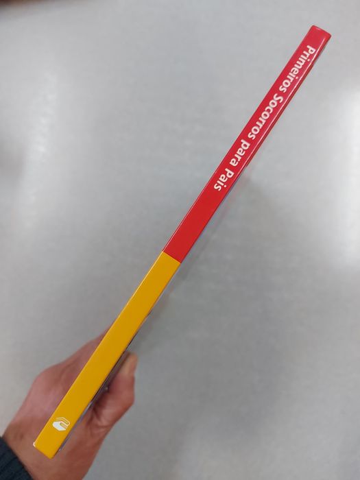 Livro • Primeiro Socorros para País • Porto Editora