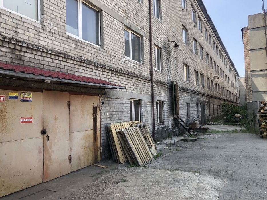 Продам будівлю. Ударників. Автосалони