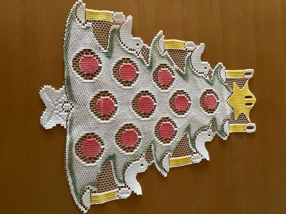 firanka zazdroski na Boże Narodzenie Mikołaj i choinka