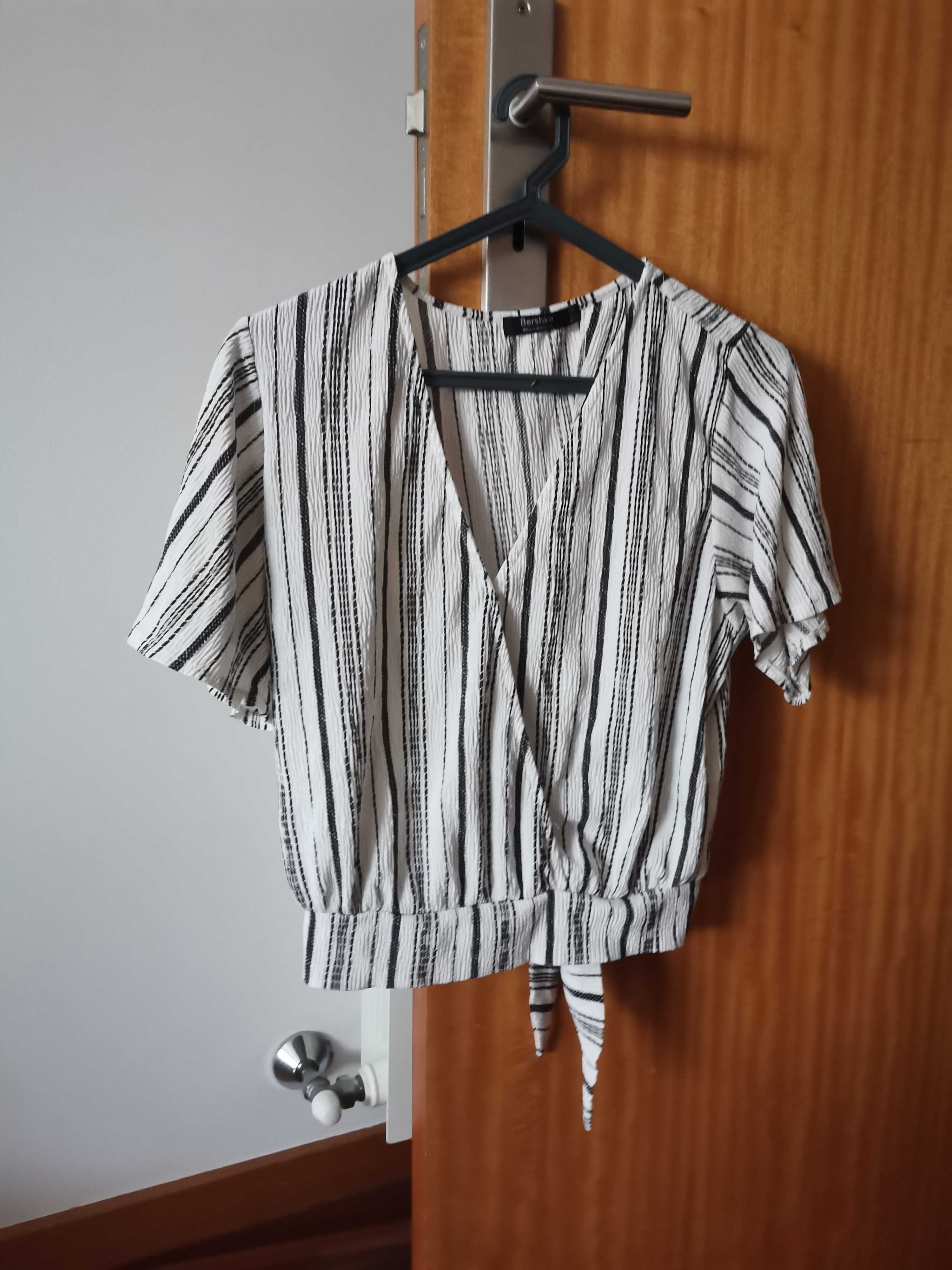 Blusa branca com abertura nas costas S