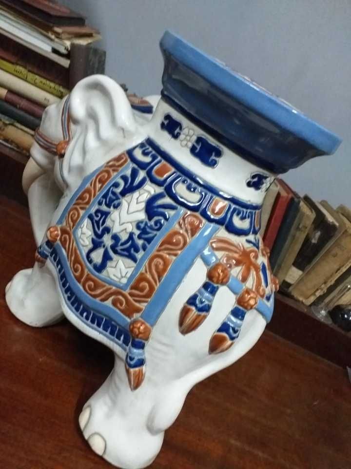 Duży słoń porcelanowy