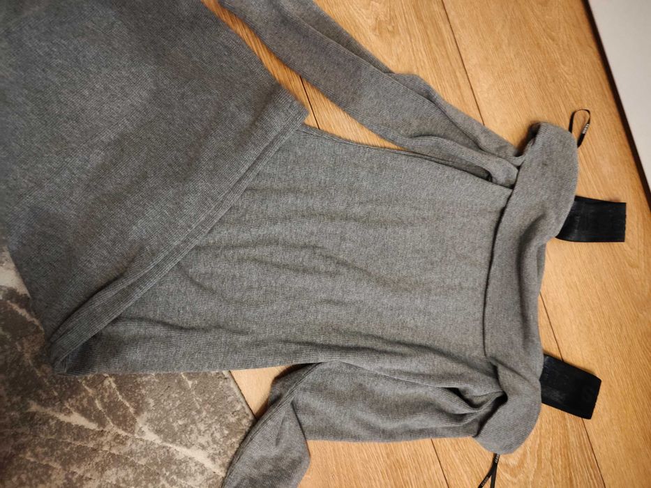 Sukienka dzianinowa Guess