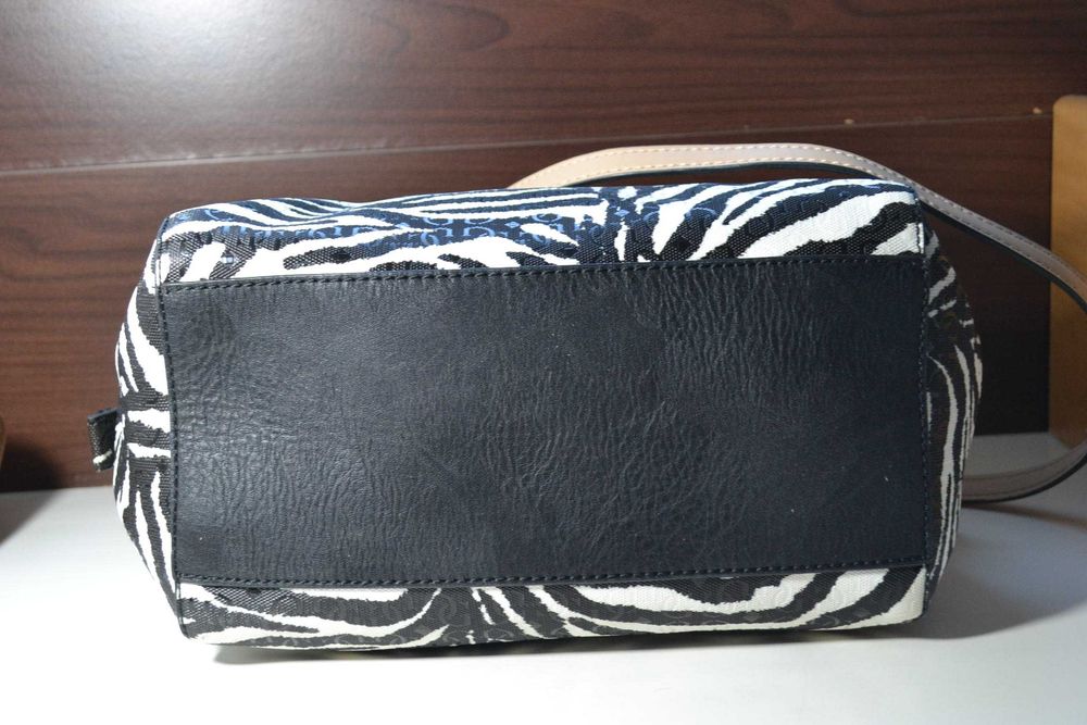 guess сумка женская оригинал сумочка саквояж с брелоком, зебра