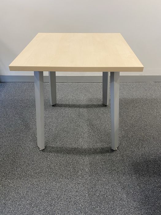 Stolik do biura marki Kobi. Mały