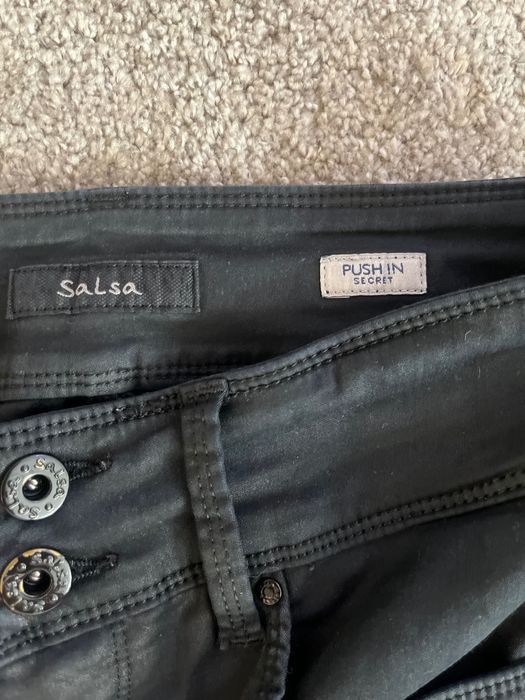 Calças salsa push in secret pretas