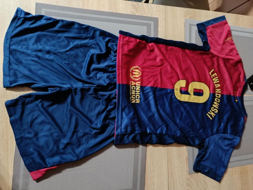 Koszulka Fc Barcelony (Robert Lewandowski) rozmiar 135-145 cm