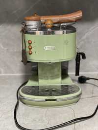 Рожковая кофеварка DeLonghi Vintage Icona ECOV 310.GR