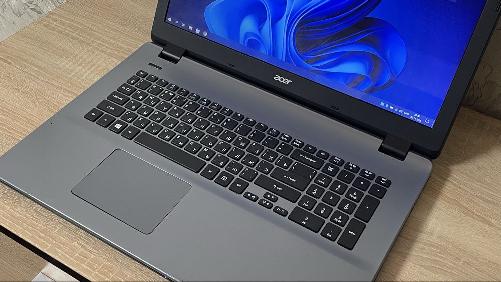 Ноутбук Acer Aspire E5-731 / 17,3" / 8 GB RAM / SSD / 3 год. акб