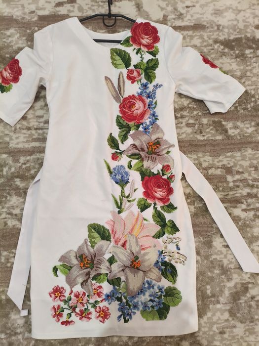 Вишите плаття.42 розмір