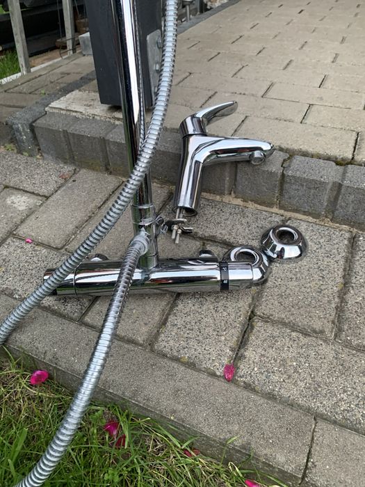 Łazienkowy zestaw natryskowy +bateria umywalkowa .