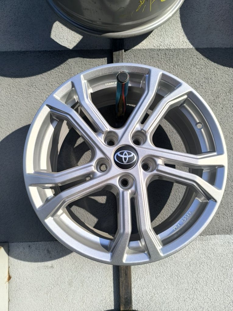 Felgi aluminiowe Nowe 17" Toyota Suzuki Subaru 5x114.3 60.1ø