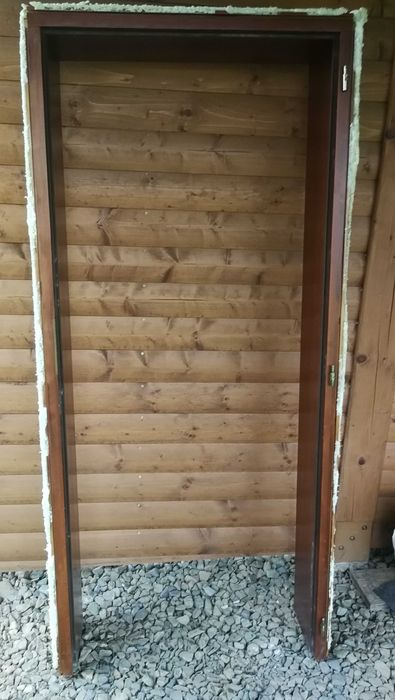 Drzwi wewnętrzne drewniane