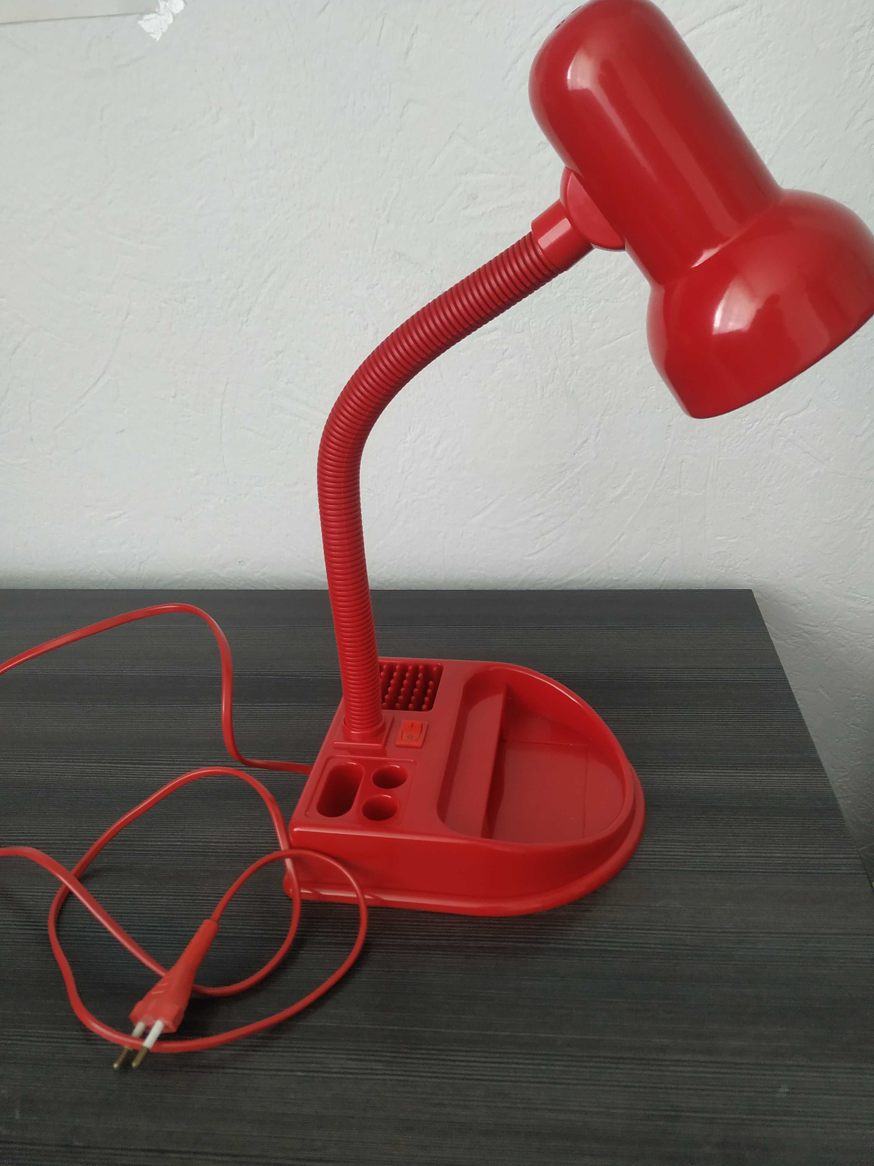 Lampka biurkowa czerwona
