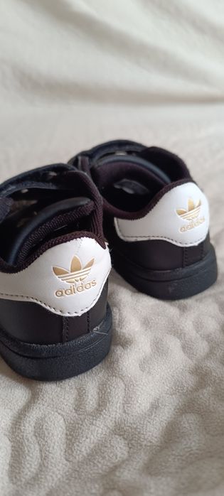 Кросівки дитячі 26 розміру ADIDAS