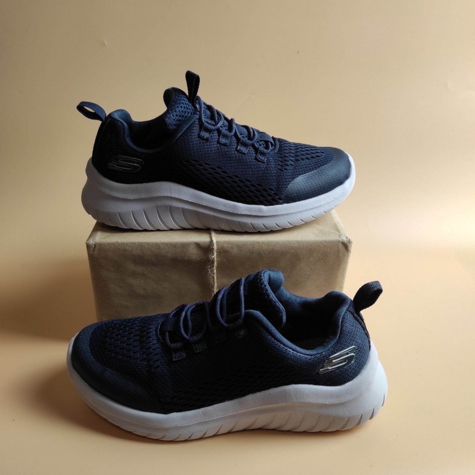 Кросівки мокасини Skechers р.33 довжина устілки 21,5 см.